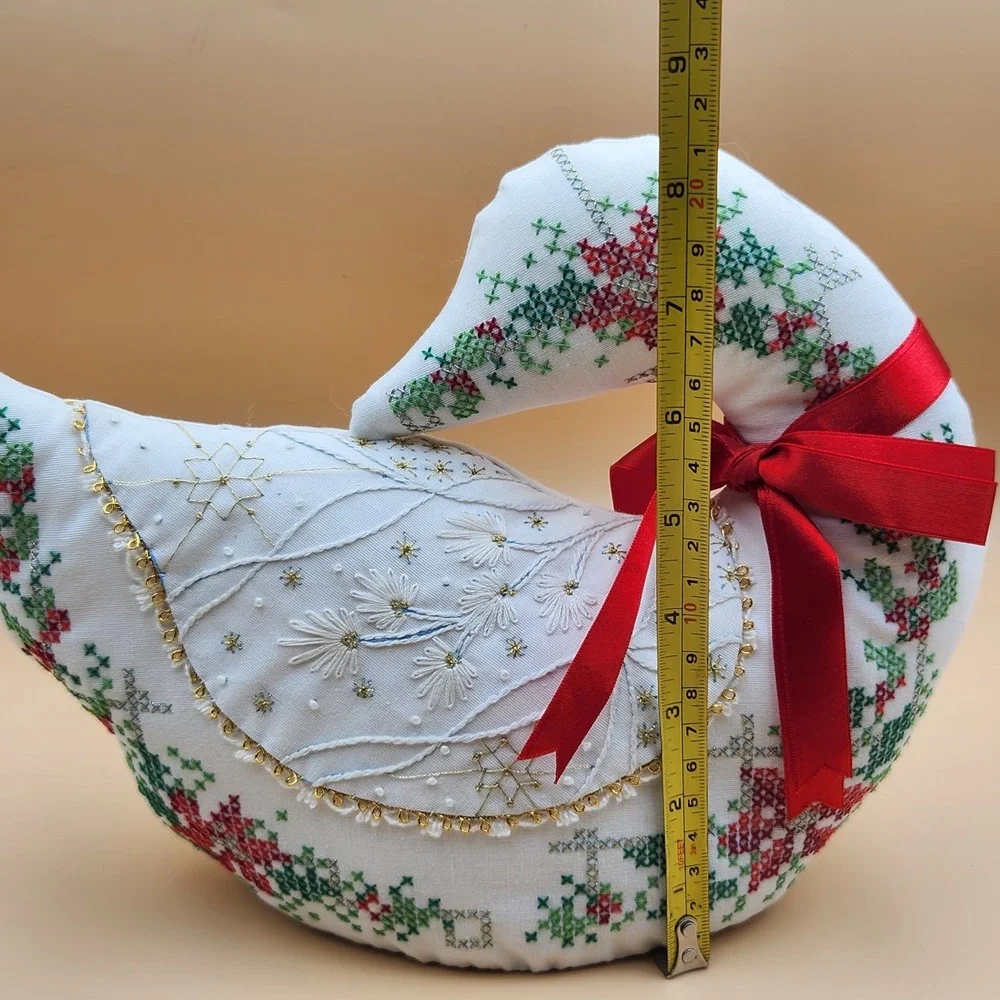 VTG Titan Needlecraft Cross Stitch Christmas Goose Ribbon Centerpiece Silhouette